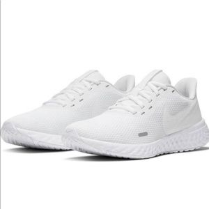 Women’s Nike Revolution 5